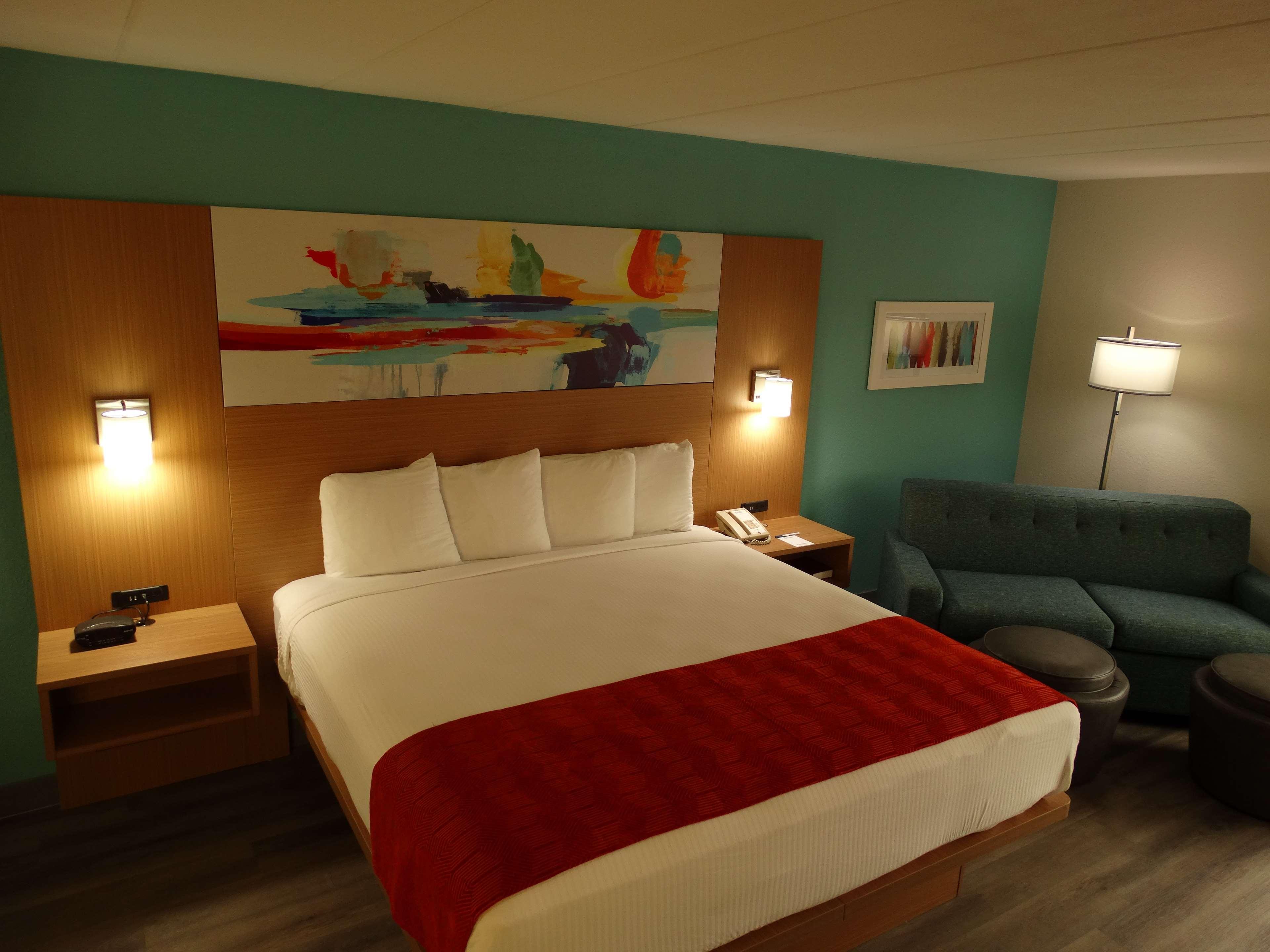 Best Western Plus Executive Hotel Richmond Dumbarton Exterior photo