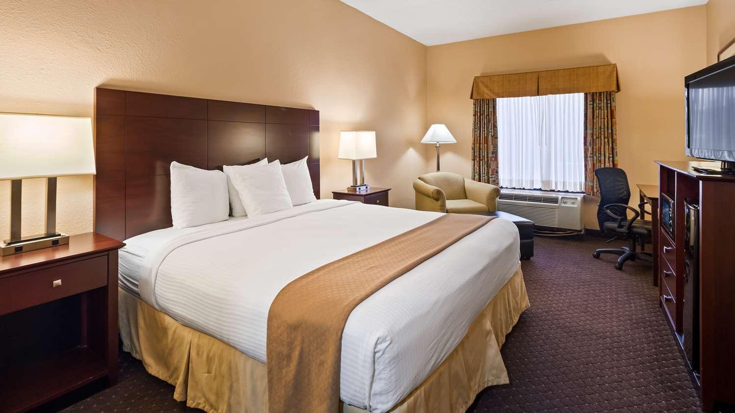 Best Western Plus Executive Hotel Richmond Dumbarton Exterior photo
