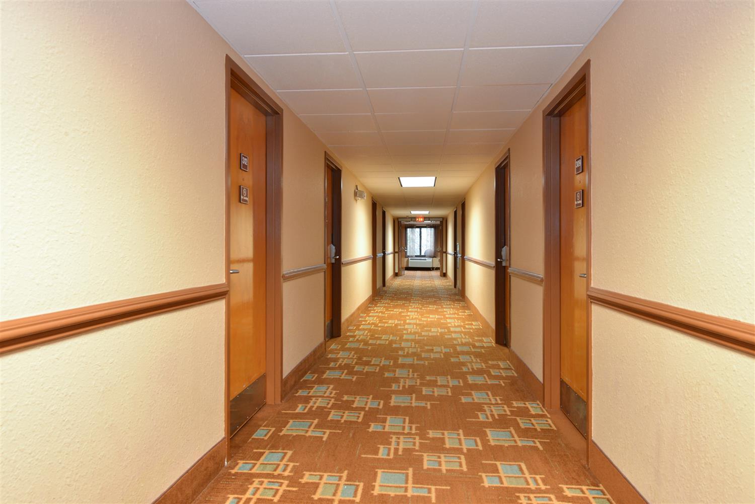 Best Western Plus Executive Hotel Richmond Dumbarton Exterior photo