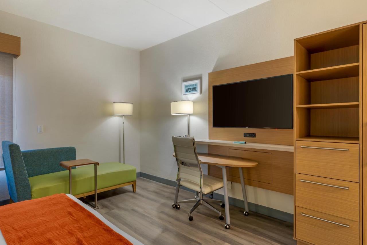 Best Western Plus Executive Hotel Richmond Dumbarton Exterior photo