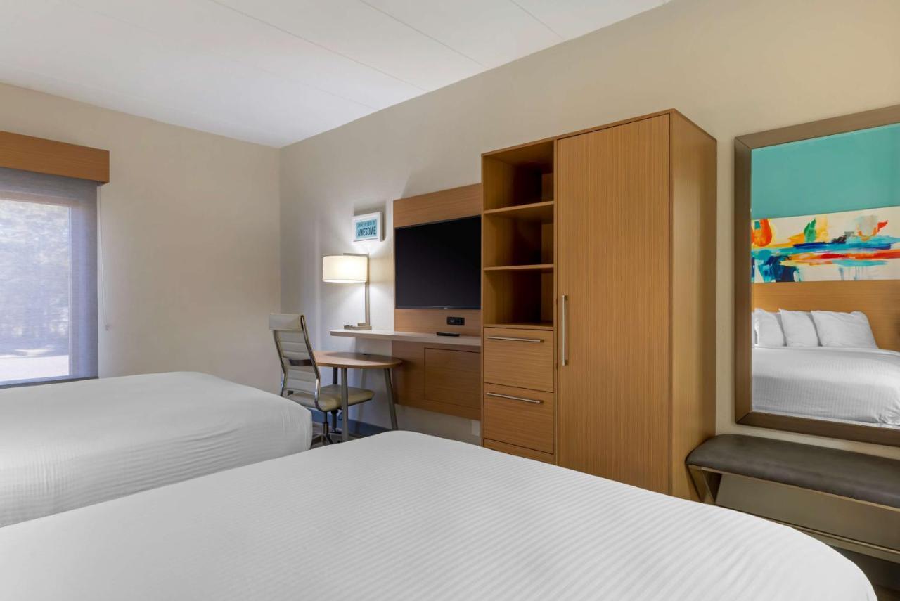Best Western Plus Executive Hotel Richmond Dumbarton Exterior photo